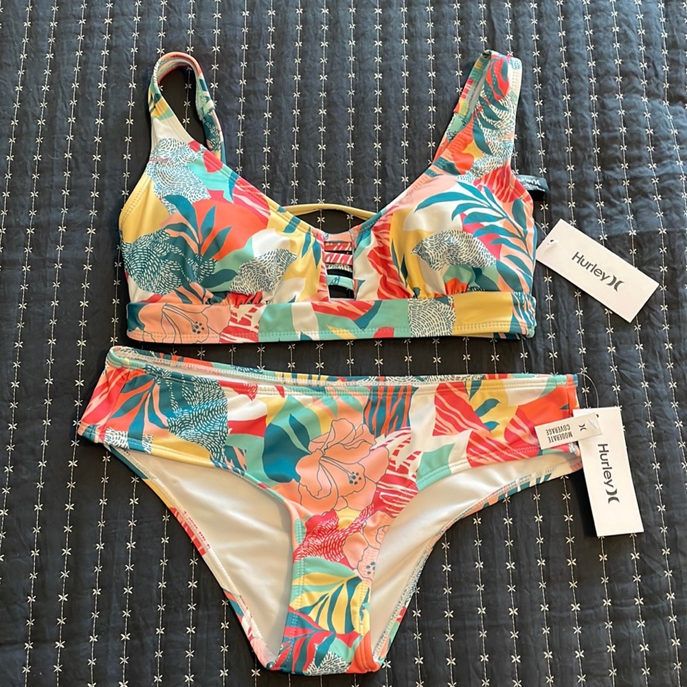 NWT Hurley bikini Size M (6-8)
